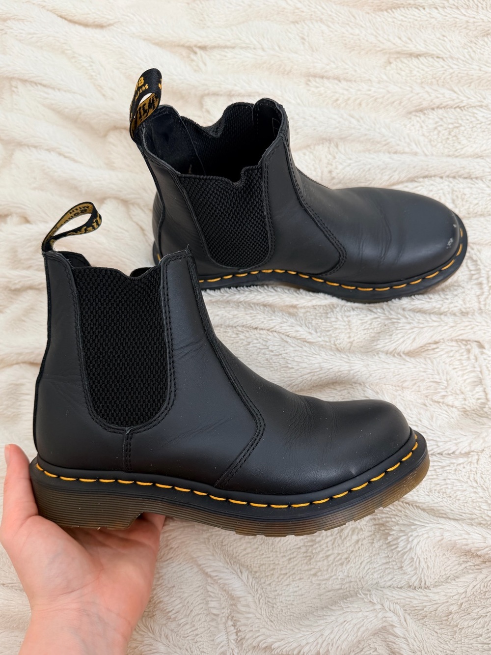 Dr. Martens 2976 Chelsea Boots black leather ankle booties Sz 6 women’s